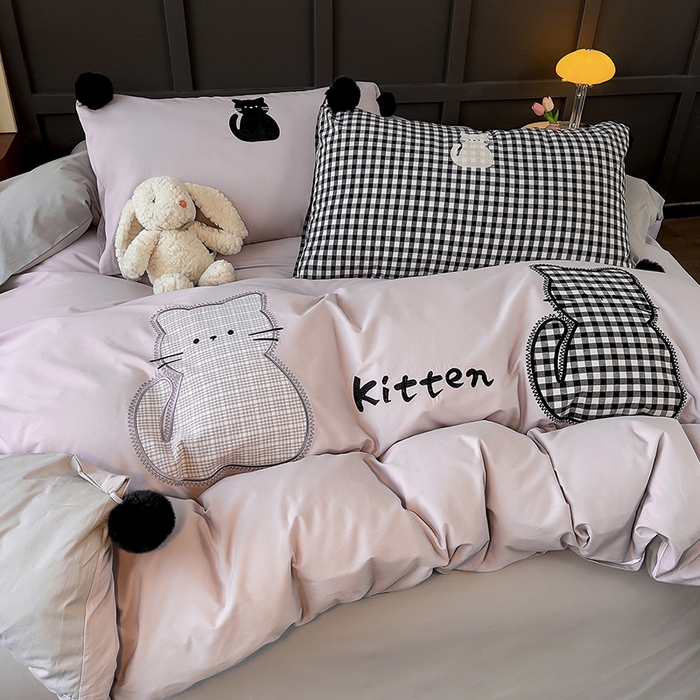 91家纺网 家纺一手货源 找家纺 炫拼家纺 2026新款卡通毛巾绣A类全棉40支水洗棉贴布绣平绣纯棉四件套-毛球系列 毛球-俩小无猜