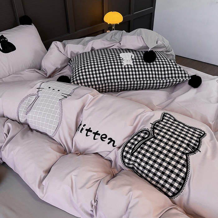 91家纺网 家纺一手货源 找家纺 炫拼家纺 2026新款卡通毛巾绣A类全棉40支水洗棉贴布绣平绣纯棉四件套-毛球系列 毛球-俩小无猜