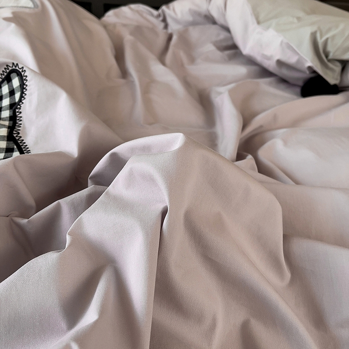 91家纺网 家纺一手货源 找家纺 炫拼家纺 2026新款卡通毛巾绣A类全棉40支水洗棉贴布绣平绣纯棉四件套-毛球系列 毛球-俩小无猜