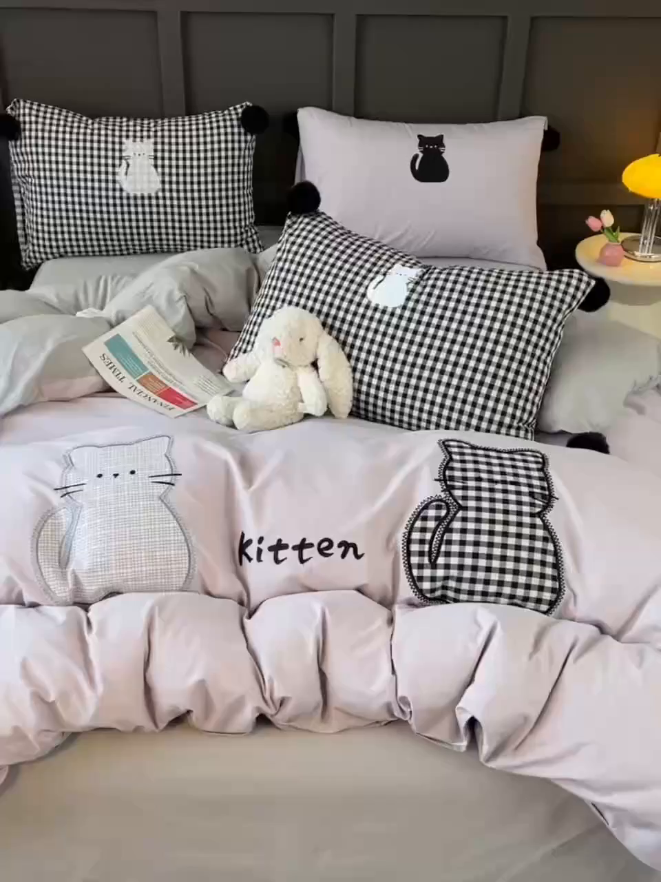 91家纺网 家纺一手货源 找家纺 炫拼家纺 2026新款卡通毛巾绣A类全棉40支水洗棉贴布绣平绣纯棉四件套-毛球系列 毛球-俩小无猜