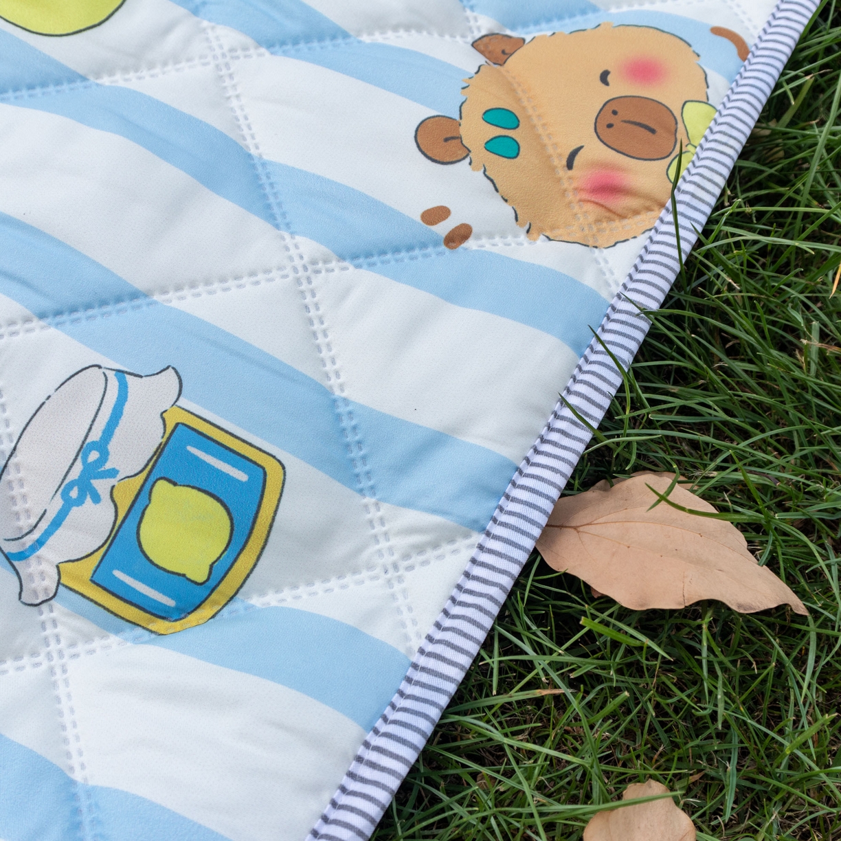 91家纺网 家纺一手货源 找家纺 欣宜家纺 2025新款铝底防水野餐垫防潮宝宝地垫爬爬垫露营垫帐篷垫 蓝条卡皮