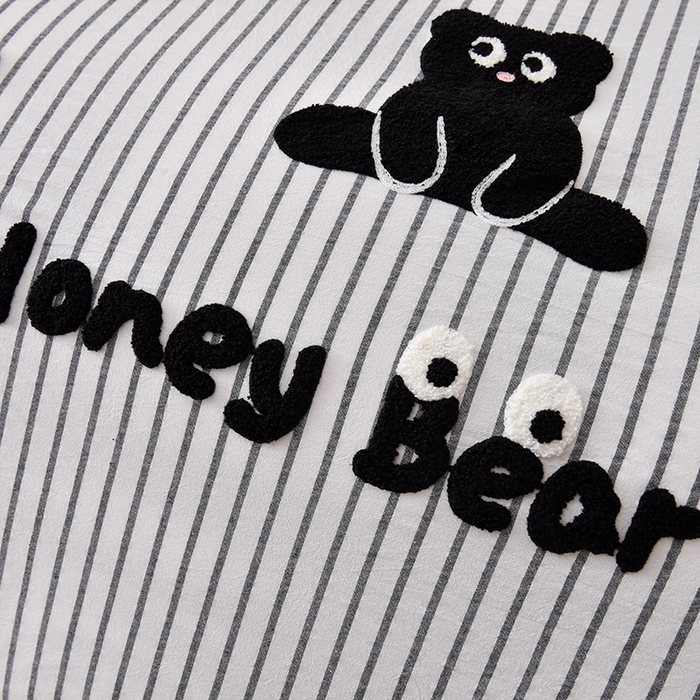 91家纺网 家纺一手货源 找家纺 炫拼家纺 2026新款卡通毛巾绣A类全棉40支水洗棉贴布绣平绣纯棉四件套-毛球系列 毛球-小熊黑