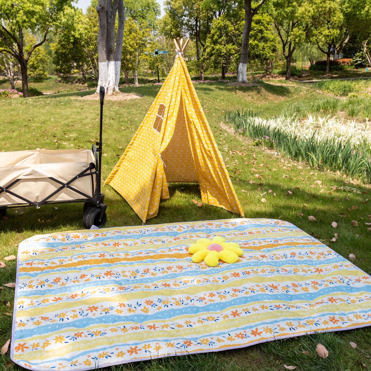 91家纺网 家纺一手货源 找家纺 欣宜家纺 2025新款铝底防水野餐垫防潮宝宝地垫爬爬垫露营垫帐篷垫 紫藤花