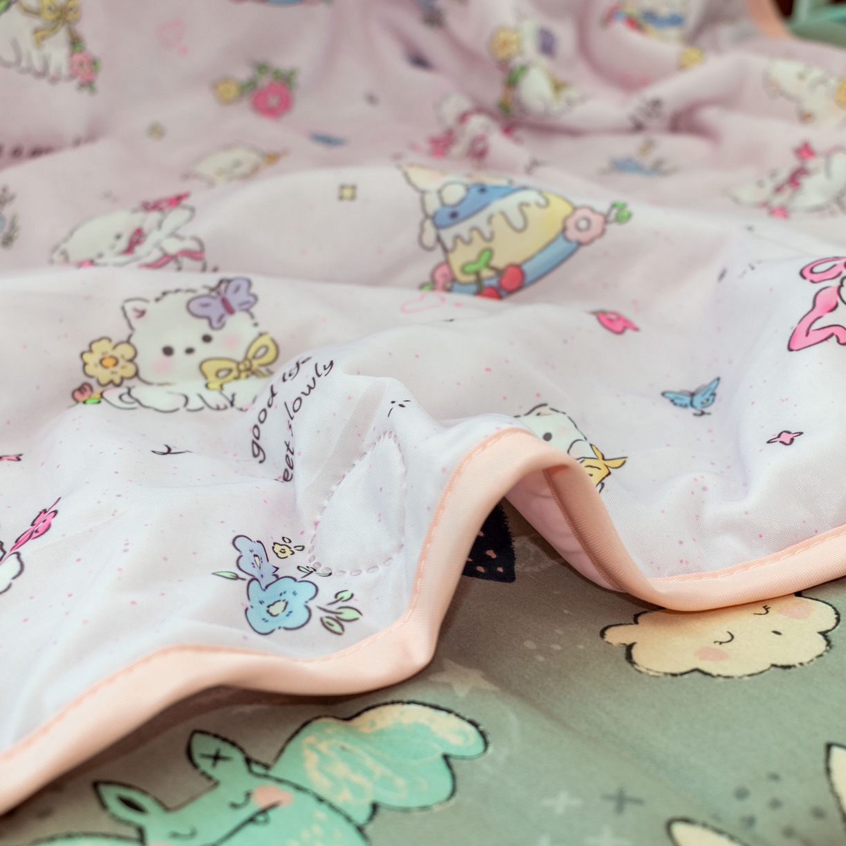 91家纺网 家纺一手货源 找家纺 （总）欣宜家纺 2025新款母婴级卡通冰淇淋夏被夏凉空调冰丝薄款被芯可机洗凉感丝冰皮被子 被子被芯