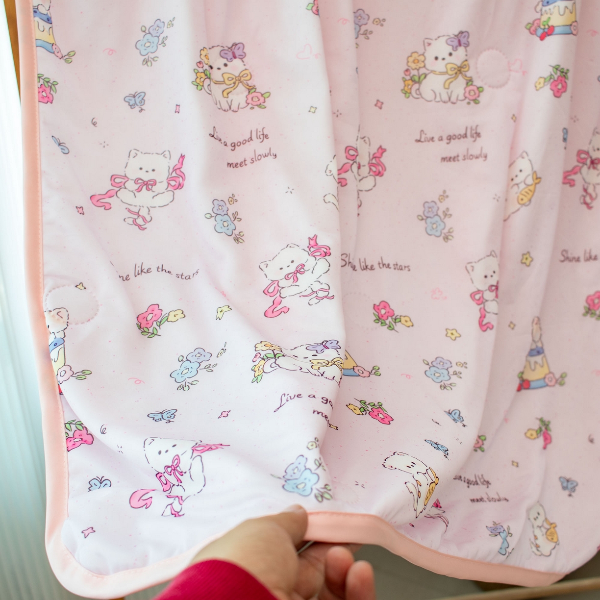 91家纺网 家纺一手货源 找家纺 欣宜家纺 2025新款母婴级卡通冰淇淋夏被夏凉空调冰丝薄款被芯可机洗凉感丝冰皮被子 被子被芯 粉小猫