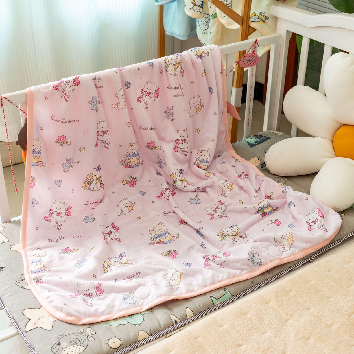 91家纺网 家纺一手货源 找家纺 欣宜家纺 2025新款母婴级卡通冰淇淋夏被夏凉空调冰丝薄款被芯可机洗凉感丝冰皮被子 被子被芯 粉小猫