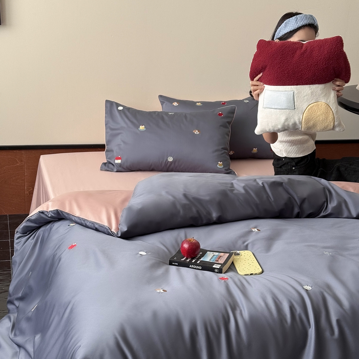 91家纺网 家纺一手货源 找家纺 鹿班家居 2026春季新品100S长绒棉精密刺绣系列四件套-彩虹绘梦（标准会员-20元) 彩虹绘梦-蓝色