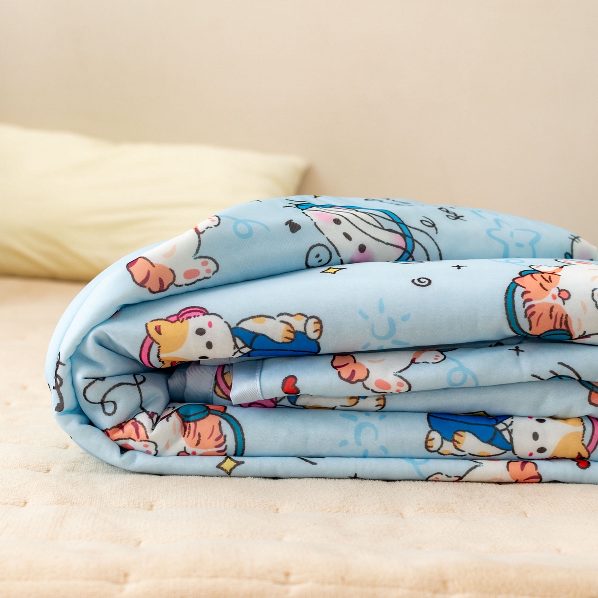 91家纺网 家纺一手货源 找家纺 欣宜家纺 2025新款母婴级卡通冰淇淋夏被夏凉空调冰丝薄款被芯可机洗凉感丝冰皮被子 被子被芯 摇滚猫