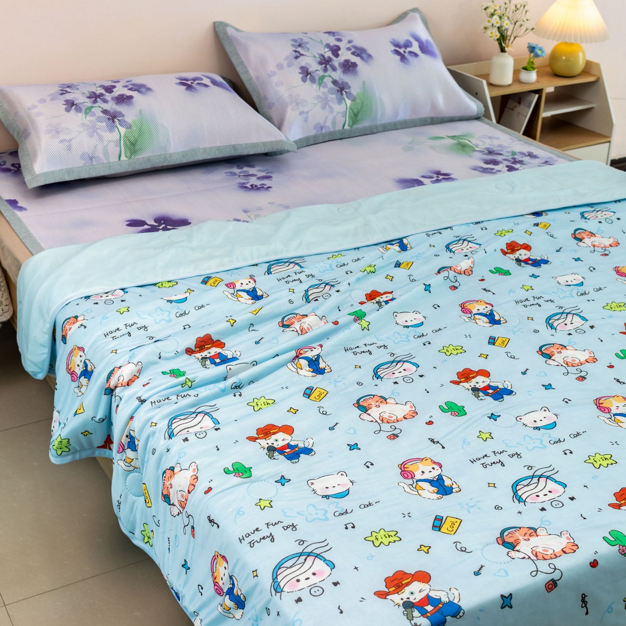 91家纺网 家纺一手货源 找家纺 欣宜家纺 2025新款母婴级卡通冰淇淋夏被夏凉空调冰丝薄款被芯可机洗凉感丝冰皮被子 被子被芯 摇滚猫
