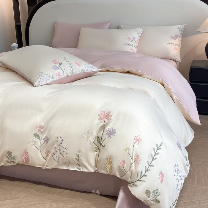 91家纺网 家纺一手货源 找家纺 欣宜家纺 2025新款全棉长绒棉刺绣绣花款纯棉四件套高端礼盒款-洛可系列 洛可可-白粉