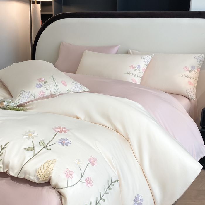 91家纺网 家纺一手货源 找家纺 欣宜家纺 2025新款全棉长绒棉刺绣绣花款纯棉四件套高端礼盒款-洛可系列 洛可可-白粉