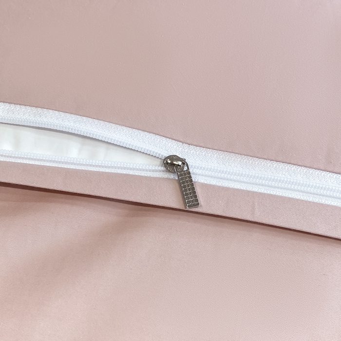 91家纺网 家纺一手货源 找家纺 欣宜家纺 2025新款全棉长绒棉刺绣绣花款纯棉四件套高端礼盒款-洛可系列 洛可可-白粉