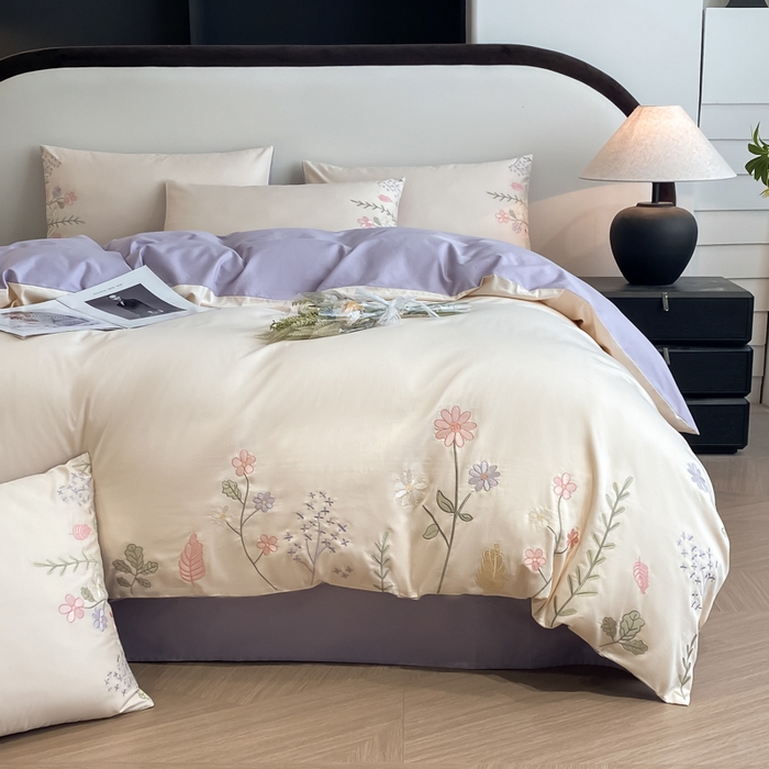 91家纺网 家纺一手货源 找家纺 欣宜家纺 2025新款全棉长绒棉刺绣绣花款纯棉四件套高端礼盒款-洛可系列 洛可可-白紫