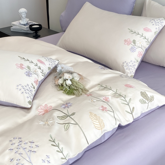 91家纺网 家纺一手货源 找家纺 欣宜家纺 2025新款全棉长绒棉刺绣绣花款纯棉四件套高端礼盒款-洛可系列 洛可可-白紫