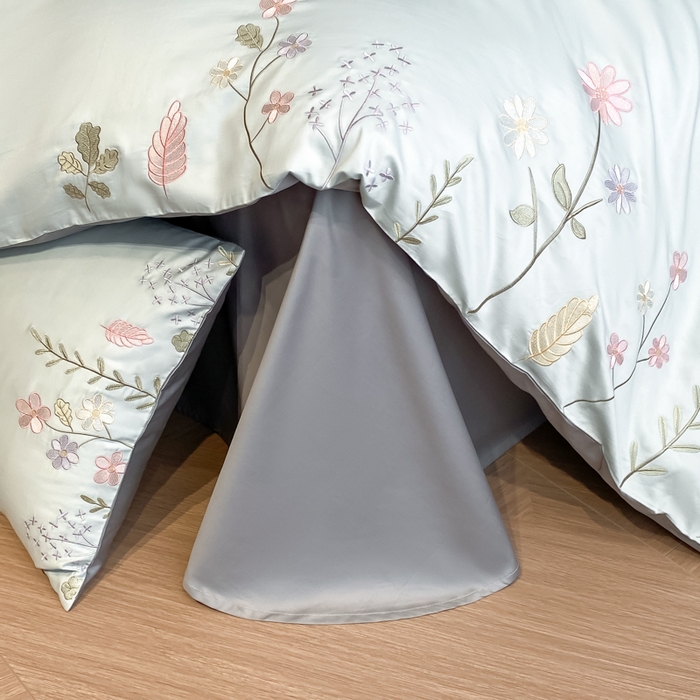 91家纺网 家纺一手货源 找家纺 欣宜家纺 2025新款全棉长绒棉刺绣绣花款纯棉四件套高端礼盒款-洛可系列 洛可可-飘蓝