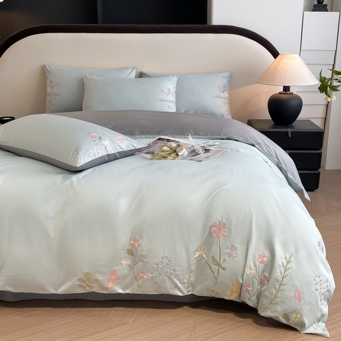 91家纺网 家纺一手货源 找家纺 欣宜家纺 2025新款全棉长绒棉刺绣绣花款纯棉四件套高端礼盒款-洛可系列 洛可可-飘蓝