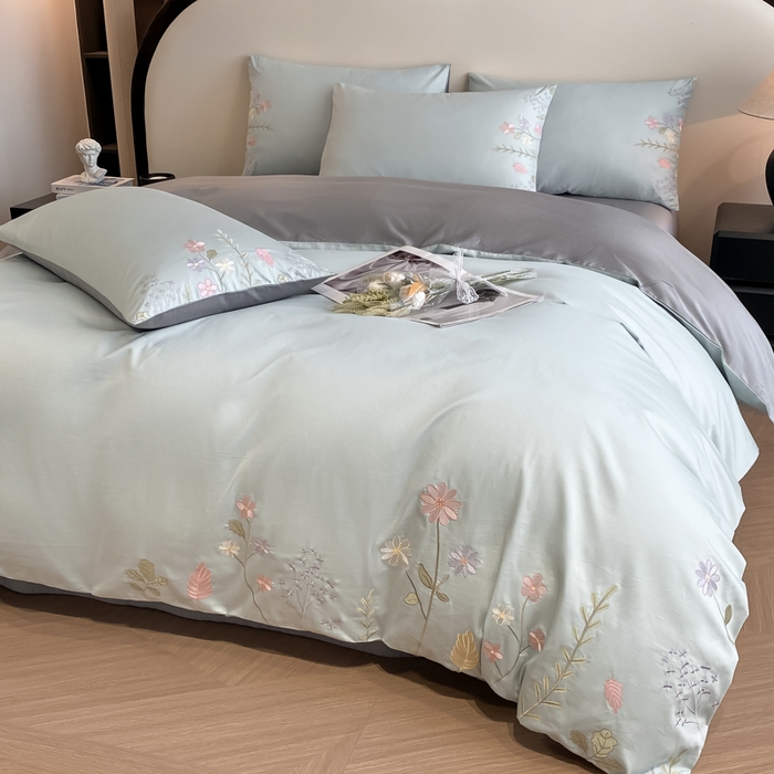 91家纺网 家纺一手货源 找家纺 欣宜家纺 2025新款全棉长绒棉刺绣绣花款纯棉四件套高端礼盒款-洛可系列 洛可可-飘蓝