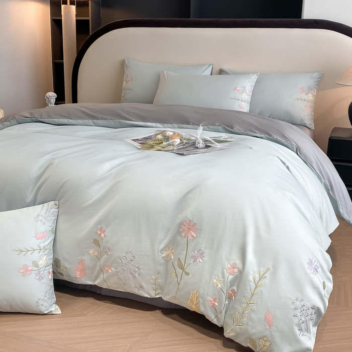 91家纺网 家纺一手货源 找家纺 欣宜家纺 2025新款全棉长绒棉刺绣绣花款纯棉四件套高端礼盒款-洛可系列 洛可可-飘蓝