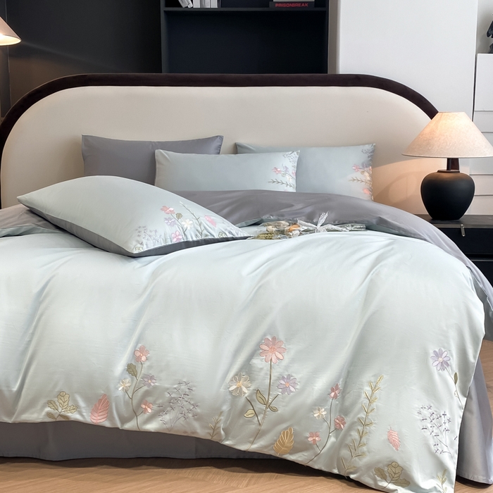 91家纺网 家纺一手货源 找家纺 欣宜家纺 2025新款全棉长绒棉刺绣绣花款纯棉四件套高端礼盒款-洛可系列 洛可可-飘蓝