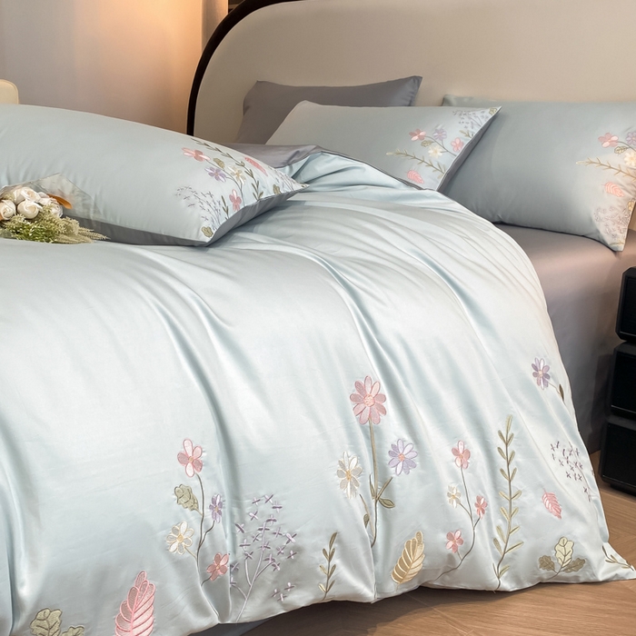 91家纺网 家纺一手货源 找家纺 欣宜家纺 2025新款全棉长绒棉刺绣绣花款纯棉四件套高端礼盒款-洛可系列 洛可可-飘蓝