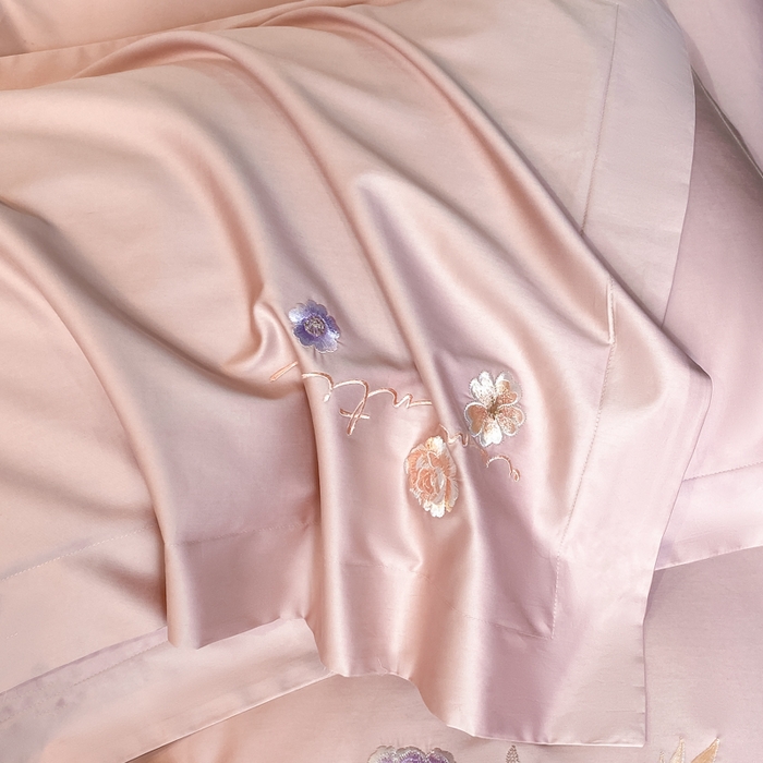 91家纺网 家纺一手货源 找家纺 欣宜家纺 2025新款纯棉全棉长绒棉刺绣绣花高端礼盒四件套-梦境 梦境轻奢粉