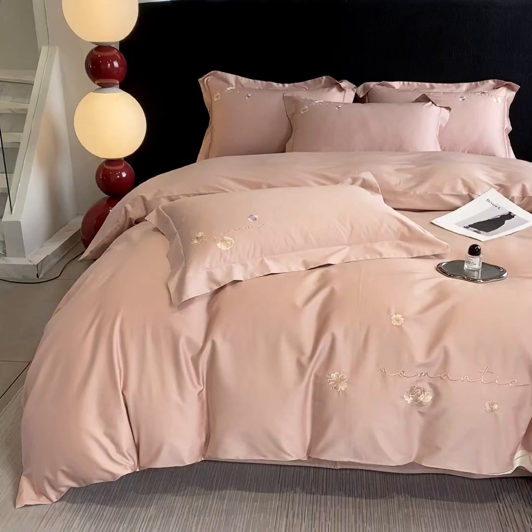 91家纺网 家纺一手货源 找家纺 欣宜家纺 2025新款纯棉全棉长绒棉刺绣绣花高端礼盒四件套-梦境 梦境轻奢粉