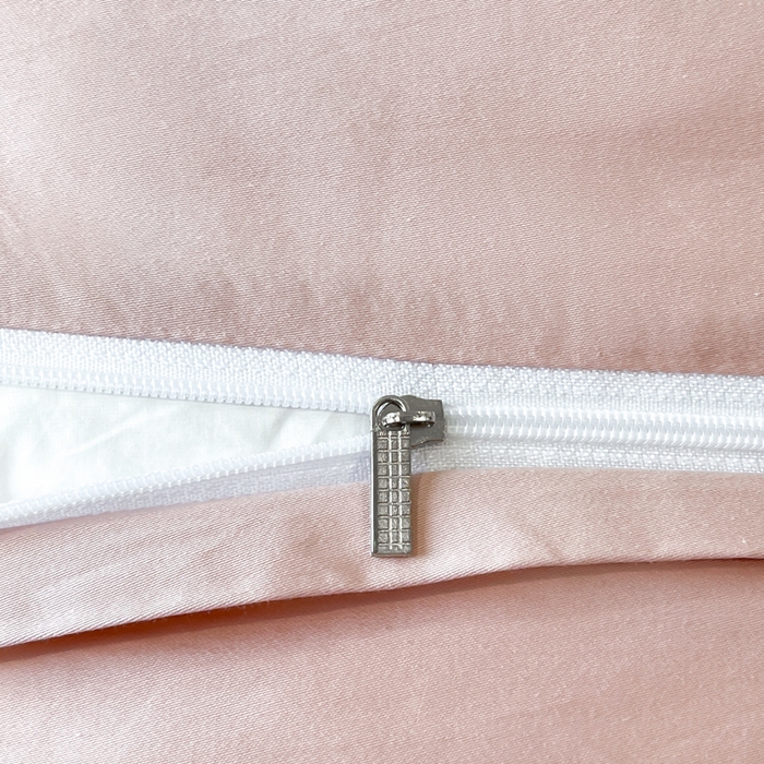 91家纺网 家纺一手货源 找家纺 欣宜家纺 2025新款纯棉全棉长绒棉刺绣绣花四件套高端礼盒款-爱丽丝 爱丽丝-白粉