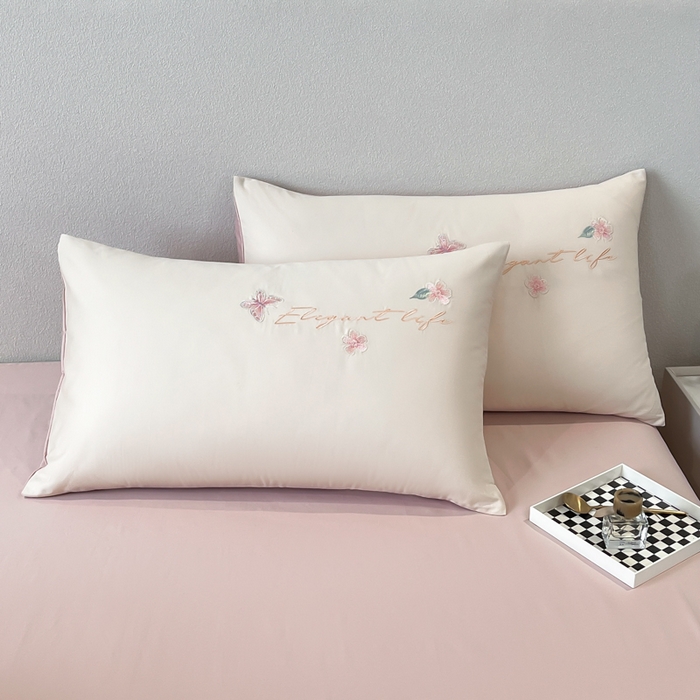 91家纺网 家纺一手货源 找家纺 欣宜家纺 2025新款纯棉全棉长绒棉刺绣绣花四件套高端礼盒款-爱丽丝 爱丽丝-白粉