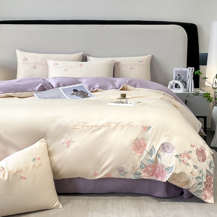 91家纺网 家纺一手货源 找家纺 欣宜家纺 2025新款纯棉全棉长绒棉刺绣绣花四件套高端礼盒款-爱丽丝 爱丽丝-白紫