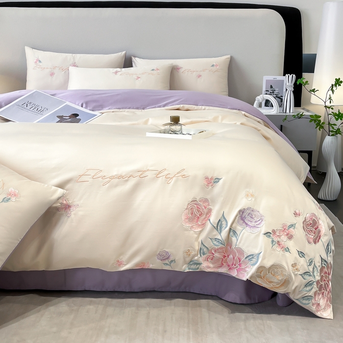 91家纺网 家纺一手货源 找家纺 欣宜家纺 2025新款纯棉全棉长绒棉刺绣绣花四件套高端礼盒款-爱丽丝 爱丽丝-白紫