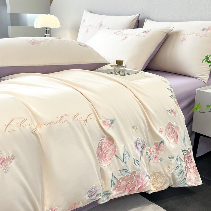 91家纺网 家纺一手货源 找家纺 欣宜家纺 2025新款纯棉全棉长绒棉刺绣绣花四件套高端礼盒款-爱丽丝 爱丽丝-白紫