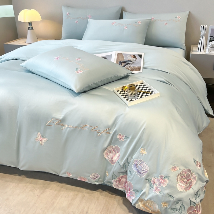 91家纺网 家纺一手货源 找家纺 欣宜家纺 2025新款纯棉全棉长绒棉刺绣绣花四件套高端礼盒款-爱丽丝 爱丽丝-飘蓝