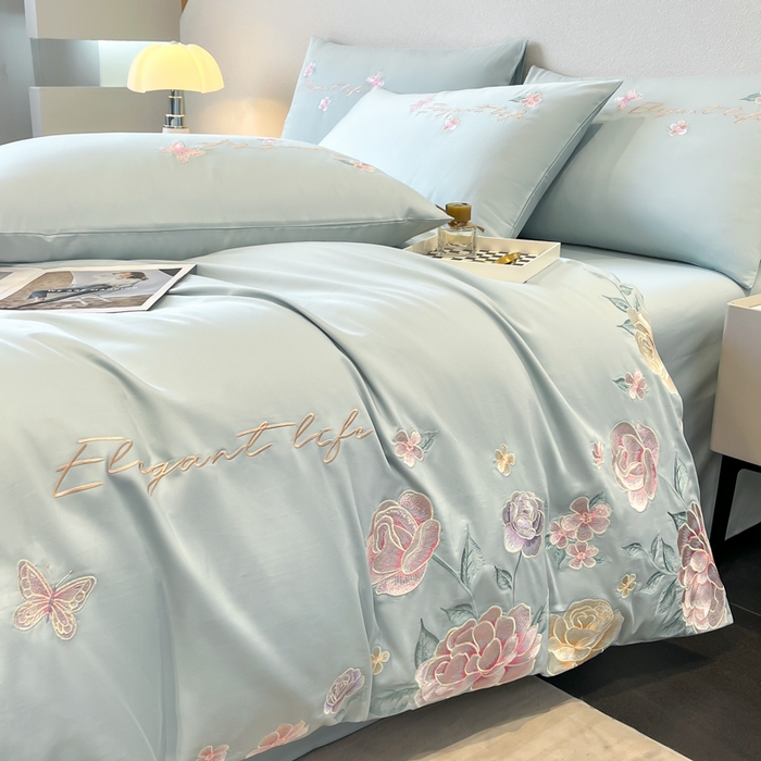 91家纺网 家纺一手货源 找家纺 欣宜家纺 2025新款纯棉全棉长绒棉刺绣绣花四件套高端礼盒款-爱丽丝 爱丽丝-飘蓝