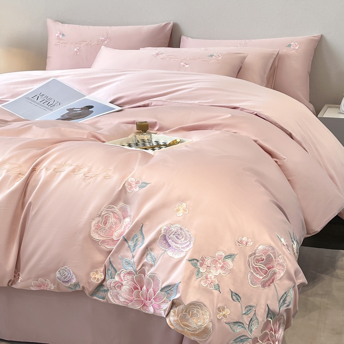 91家纺网 家纺一手货源 找家纺 欣宜家纺 2025新款纯棉全棉长绒棉刺绣绣花四件套高端礼盒款-爱丽丝 爱丽丝-轻奢粉