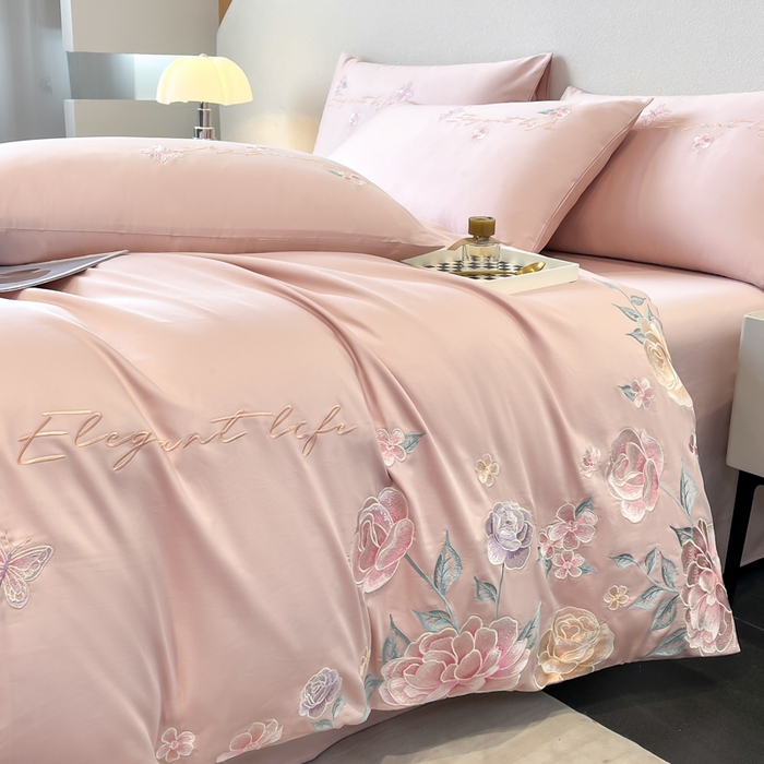 91家纺网 家纺一手货源 找家纺 欣宜家纺 2025新款纯棉全棉长绒棉刺绣绣花四件套高端礼盒款-爱丽丝 爱丽丝-轻奢粉