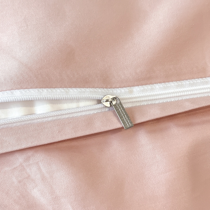 91家纺网 家纺一手货源 找家纺 欣宜家纺 2025新款纯棉全棉长绒棉刺绣绣花四件套高端礼盒款-爱丽丝 爱丽丝-轻奢粉