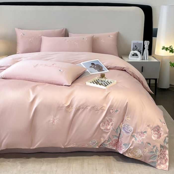 91家纺网 家纺一手货源 找家纺 欣宜家纺 2025新款纯棉全棉长绒棉刺绣绣花四件套高端礼盒款-爱丽丝 爱丽丝-轻奢粉