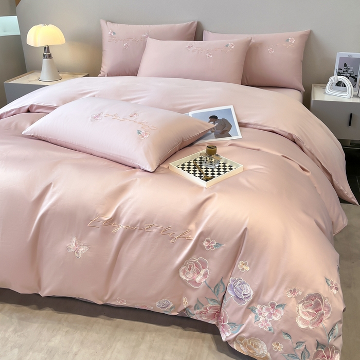 91家纺网 家纺一手货源 找家纺 欣宜家纺 2025新款纯棉全棉长绒棉刺绣绣花四件套高端礼盒款-爱丽丝 爱丽丝-轻奢粉