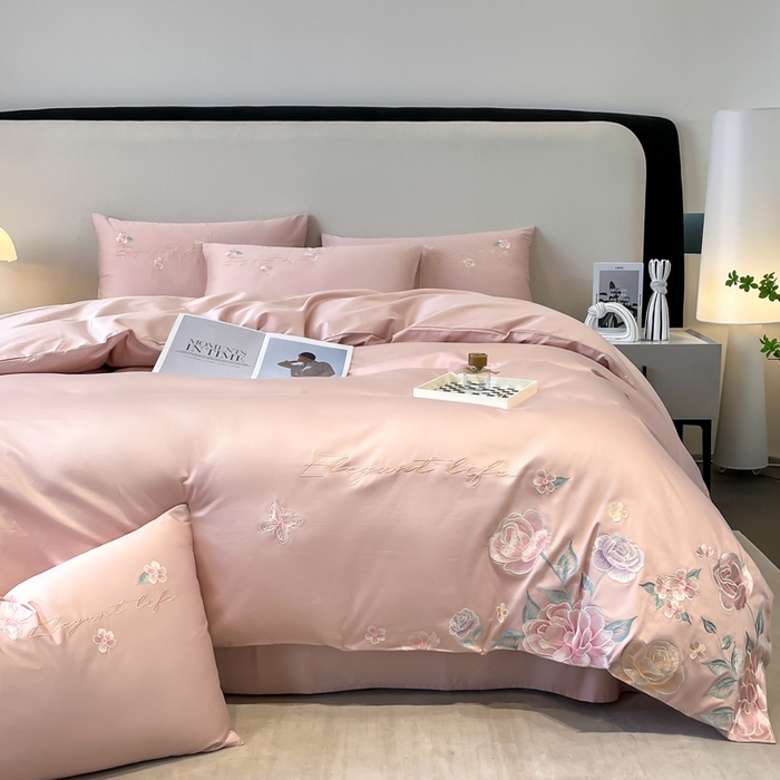 91家纺网 家纺一手货源 找家纺 欣宜家纺 2025新款纯棉全棉长绒棉刺绣绣花四件套高端礼盒款-爱丽丝 爱丽丝-轻奢粉