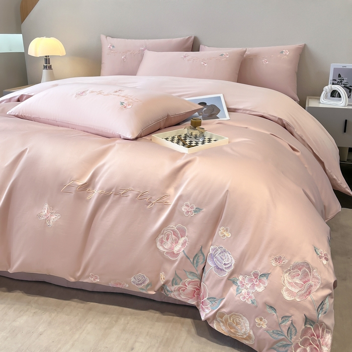 91家纺网 家纺一手货源 找家纺 欣宜家纺 2025新款纯棉全棉长绒棉刺绣绣花四件套高端礼盒款-爱丽丝 爱丽丝-轻奢粉