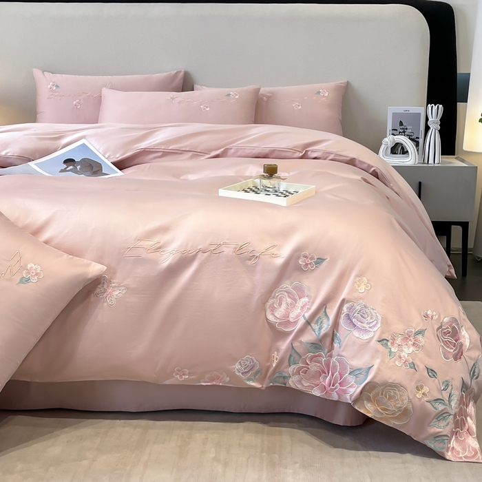 91家纺网 家纺一手货源 找家纺 欣宜家纺 2025新款纯棉全棉长绒棉刺绣绣花四件套高端礼盒款-爱丽丝 爱丽丝-轻奢粉