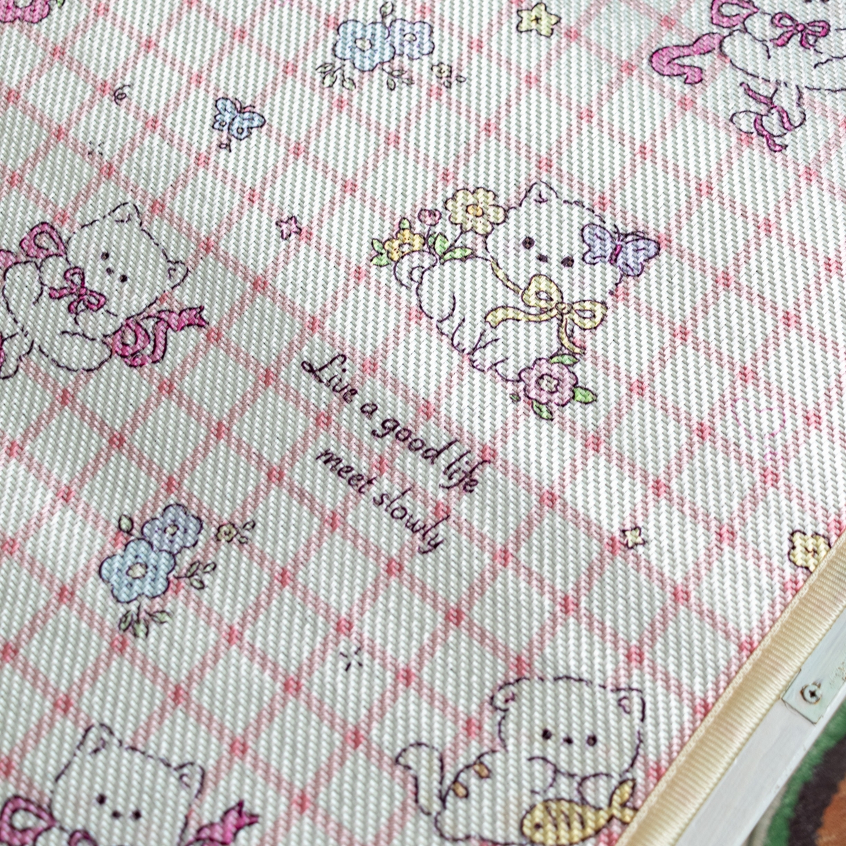 91家纺网 家纺一手货源 找家纺 欣宜家纺 2025新款可爱卡通儿童冰藤席 丝带猫咪