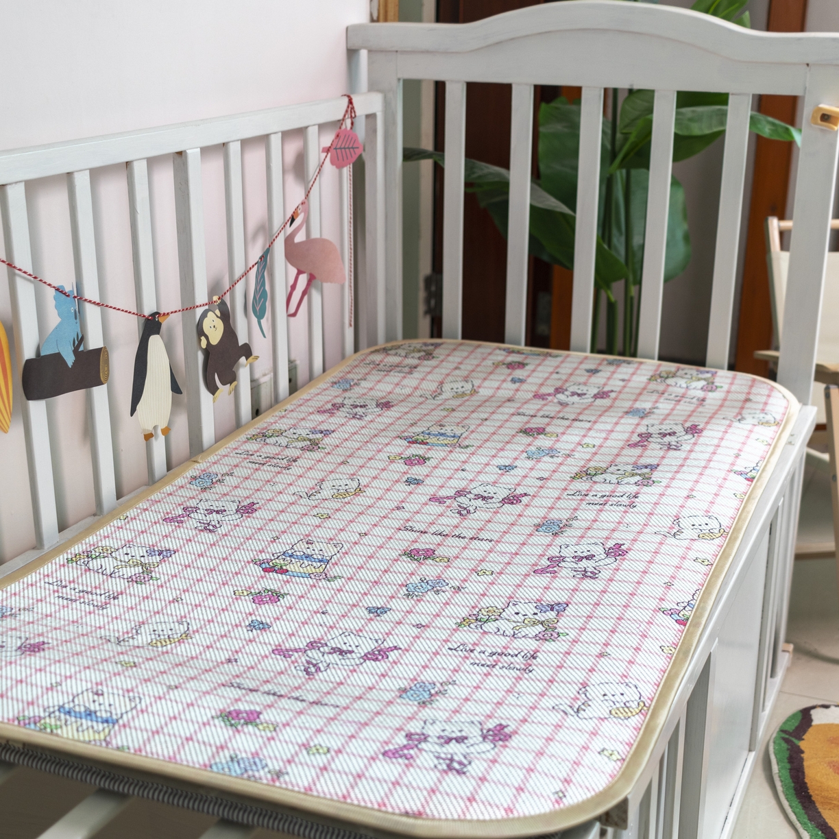 91家纺网 家纺一手货源 找家纺 欣宜家纺 2025新款可爱卡通儿童冰藤席 丝带猫咪