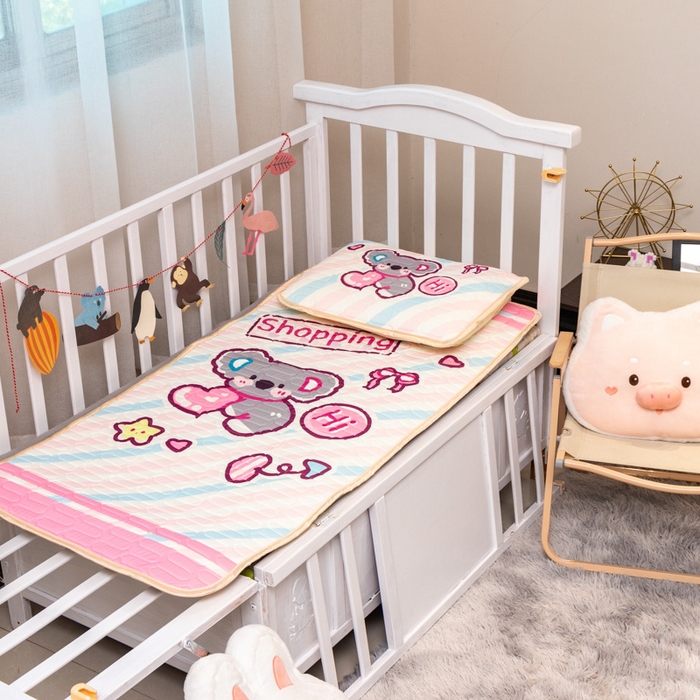 91家纺网 家纺一手货源 找家纺 欣宜家纺 2025新款母婴级儿童乳胶凉席空调席 爱心卡拉