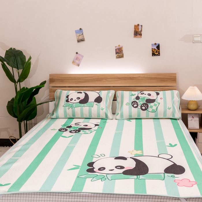 91家纺网 家纺一手货源 找家纺 欣宜家纺 2025新款母婴级夏季新款小清新数码印花凉感冰丝席三件套空调席（有质检报告） 条纹熊猫