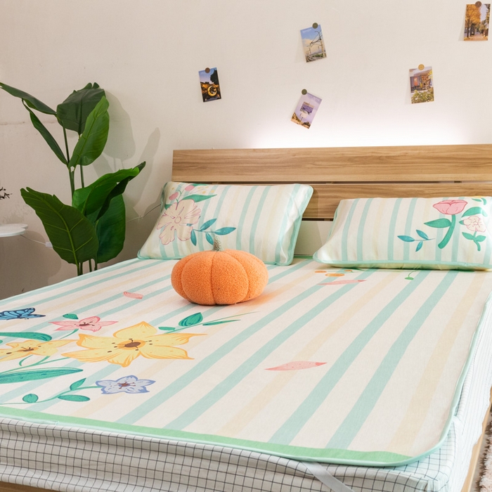 91家纺网 家纺一手货源 找家纺 欣宜家纺 2025新款母婴级夏季新款小清新数码印花凉感冰丝席三件套空调席（有质检报告） 春意-绿