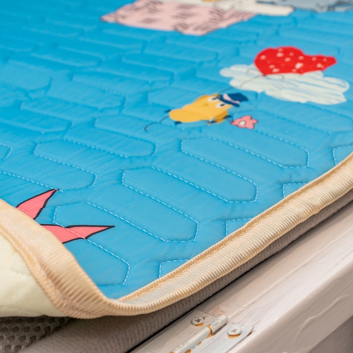 91家纺网 家纺一手货源 找家纺 欣宜家纺 2025新款母婴级儿童乳胶凉席空调席 飞机热气球