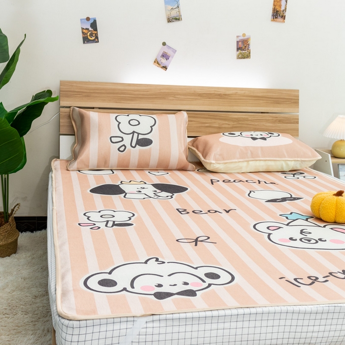 91家纺网 家纺一手货源 找家纺 欣宜家纺 2025新款母婴级夏季新款小清新数码印花凉感冰丝席三件套空调席（有质检报告） 动物乐园