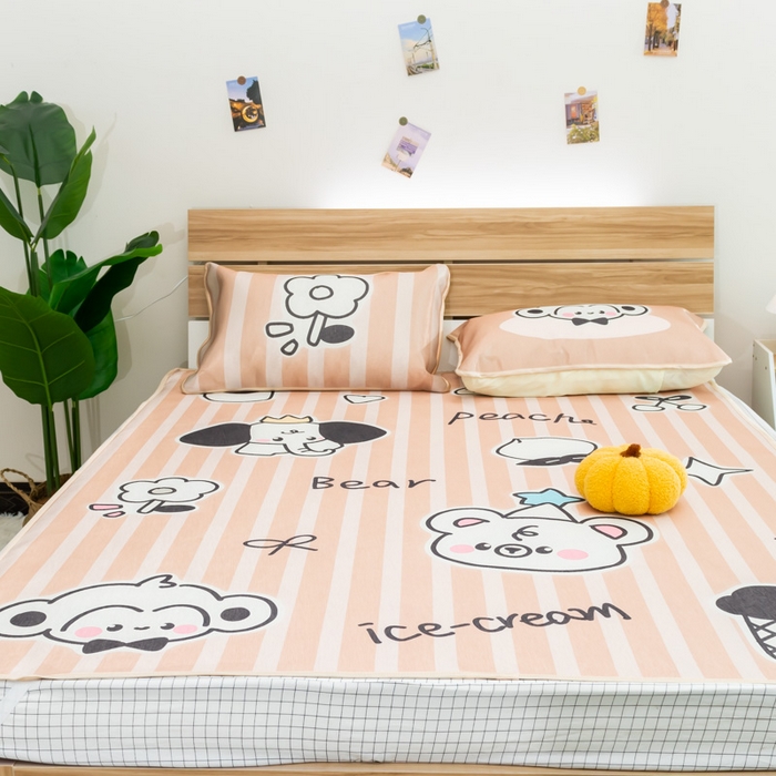 91家纺网 家纺一手货源 找家纺 欣宜家纺 2025新款母婴级夏季新款小清新数码印花凉感冰丝席三件套空调席（有质检报告） 动物乐园