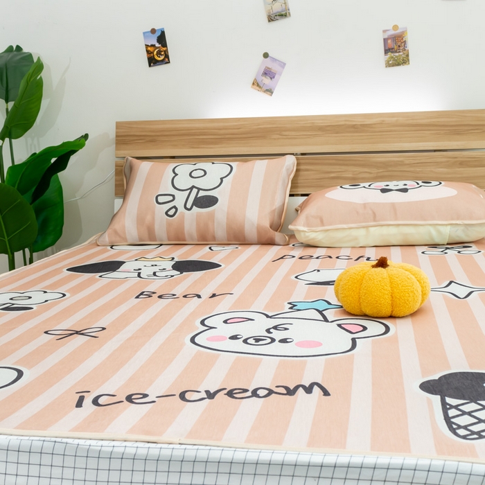 91家纺网 家纺一手货源 找家纺 欣宜家纺 2025新款母婴级夏季新款小清新数码印花凉感冰丝席三件套空调席（有质检报告） 动物乐园